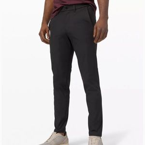Mens 33” x 32” Black Lululemon Commission Slim Warpstream Pant
